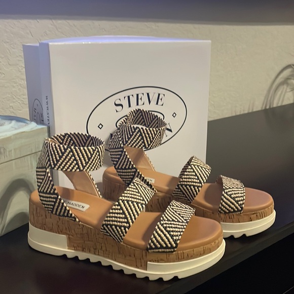 Steve Madden Bandi Black and Tan Platform Sandals - Picture 3 of 7